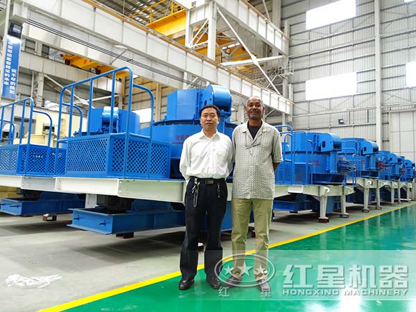 水泥制砂機(jī)客戶留影