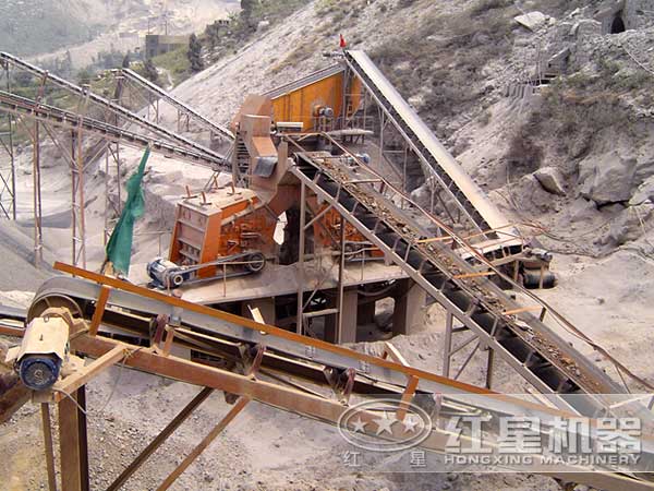 石料破碎機(jī)工作現(xiàn)場