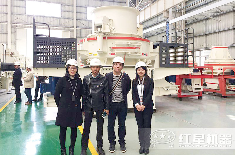 紅星客戶來(lái)機(jī)制砂廠參觀詢價(jià)