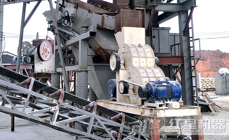 磚廠雙級粉碎機工作現(xiàn)場圖片
