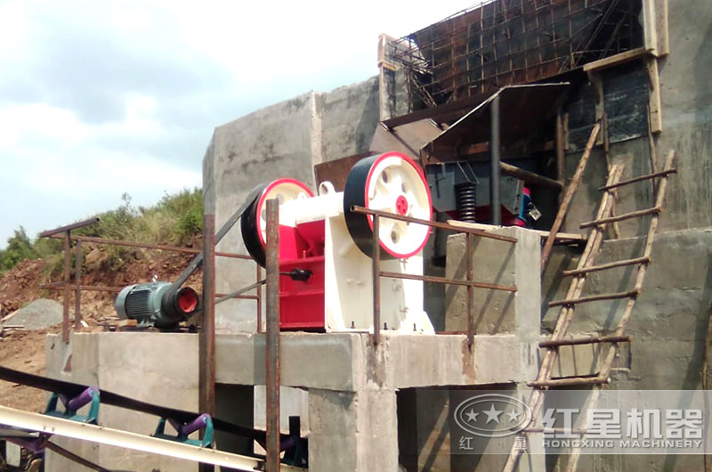 46顎破機(jī)工作現(xiàn)場圖片