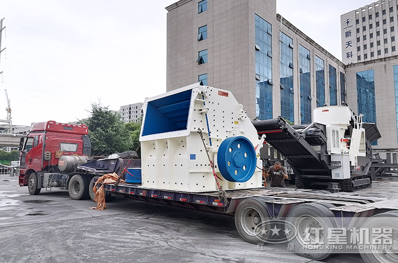 設(shè)備裝車準備發(fā)貨