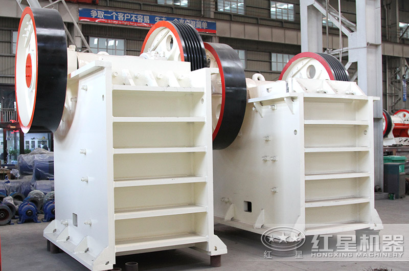 顎式破碎機(jī)圖片