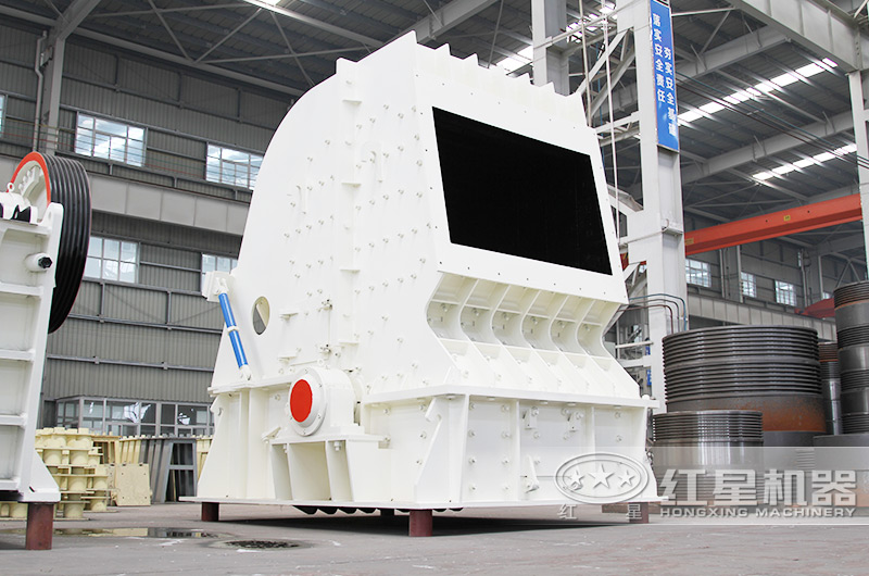 大型重錘式破碎機設備生產(chǎn)車間