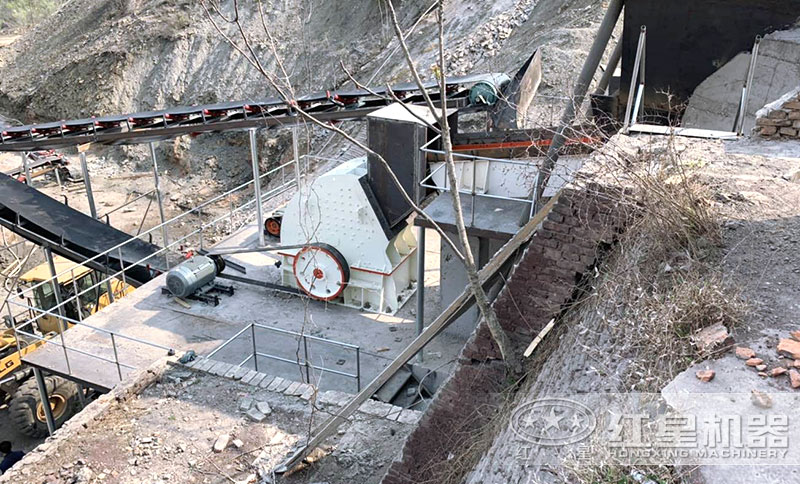 錘式破碎機配置的碎石生產(chǎn)線現(xiàn)場