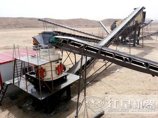 液壓圓錐破碎機(jī)工作現(xiàn)場(chǎng)