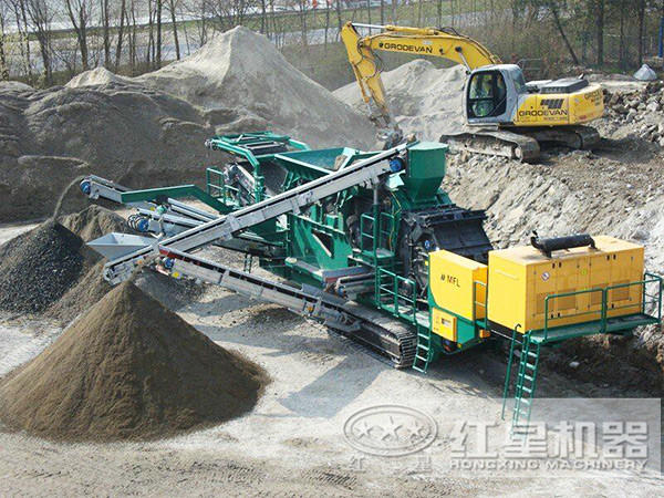 移動(dòng)圓錐破碎機(jī)作業(yè)客戶現(xiàn)場
