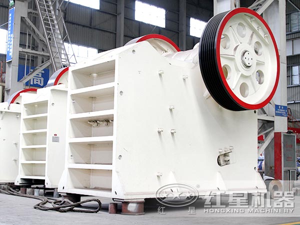 粉碎花崗巖選用750顎破機(jī)，效果不錯(cuò)，性價(jià)比更高