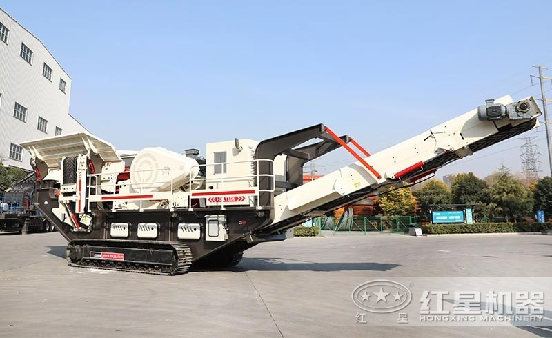 這部移動(dòng)履帶一體式破碎機(jī)，節(jié)能環(huán)保，產(chǎn)量高，用戶表示很滿意