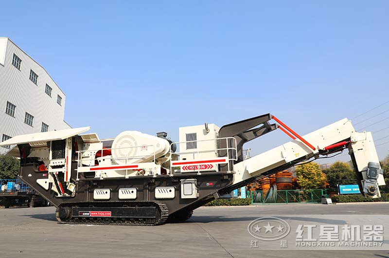 底盤配置為履帶的移動(dòng)破碎工作站