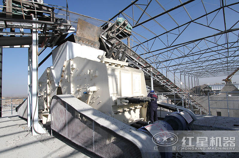 時產800噸雙反擊磕石機作業(yè)現(xiàn)場