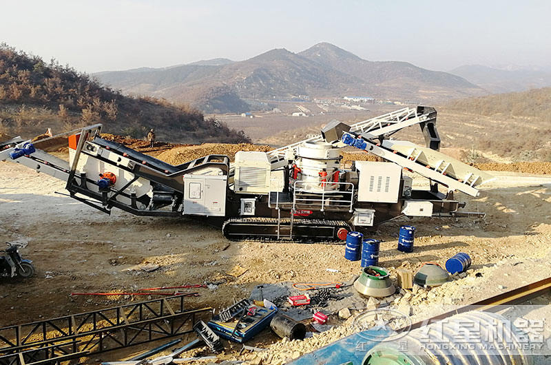 履帶移動(dòng)式石子破碎機(jī)怎么樣？紅星帶您走進(jìn)山東煙臺碎石現(xiàn)場親身體驗(yàn)