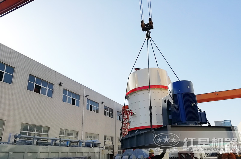 復(fù)合式破碎機(jī)裝車(chē)發(fā)貨