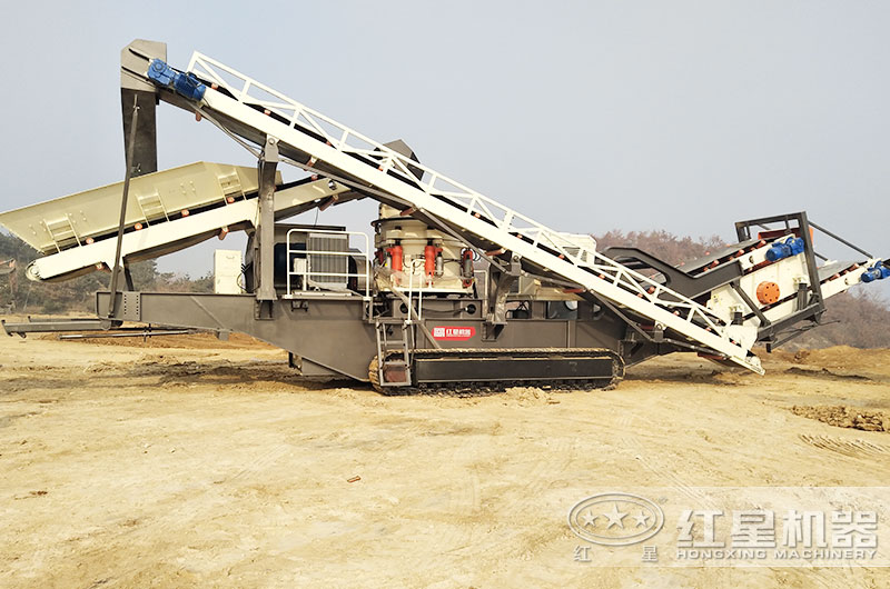 履帶移動(dòng)破碎一體機(jī)已經(jīng)到達(dá)現(xiàn)場(chǎng)，馬上投產(chǎn)