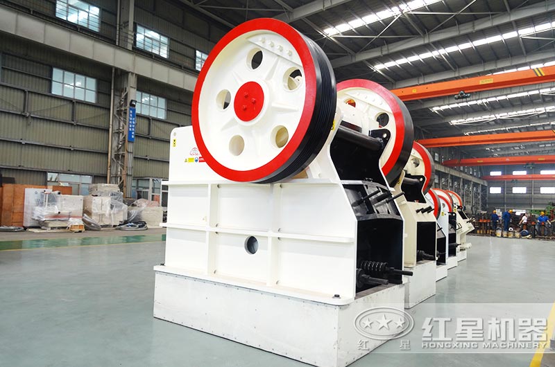 PE900*1200鄂式碎石機(jī)產(chǎn)量大概多少？能破碎水泥塊嗎？