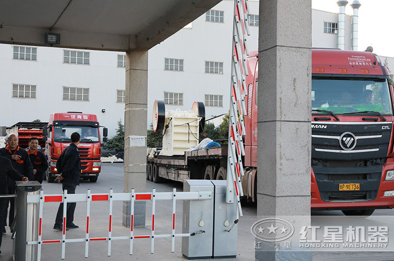 時(shí)產(chǎn)30-300噸的石料、石塊碎石機(jī)一套多少錢？