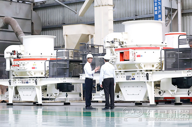 技術經(jīng)理在詳細的介紹每種設備的性能及報價