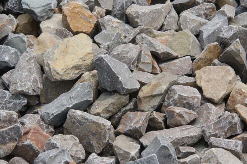 粉碎石灰石用什么機(jī)器好？