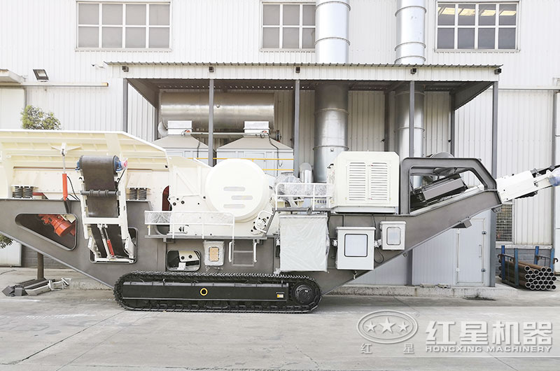 石子生產現(xiàn)場告訴您，履帶移動三機破碎效果是多么好