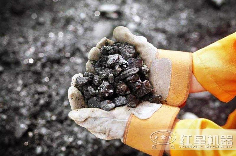 破碎鐵礦石選用哪種破碎機(jī)好？（時產(chǎn)要求在100-300噸 ）