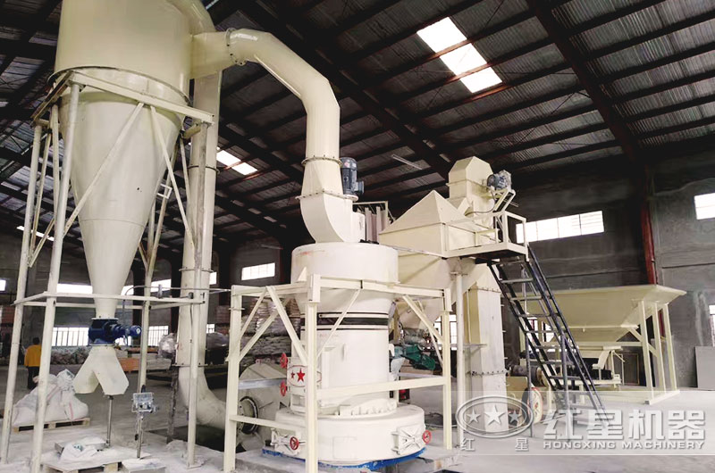 新型自動(dòng)膩?zhàn)臃凵a(chǎn)現(xiàn)場