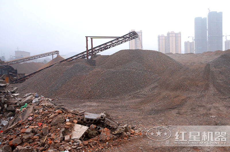 建筑垃圾變廢為磚設(shè)備多少錢(qián)，建筑垃圾做的磚多少錢(qián)一塊？