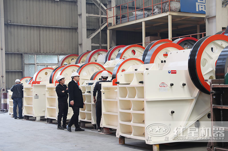 柴油機(jī)帶的破碎機(jī)效果好嗎？有沒有移動(dòng)的