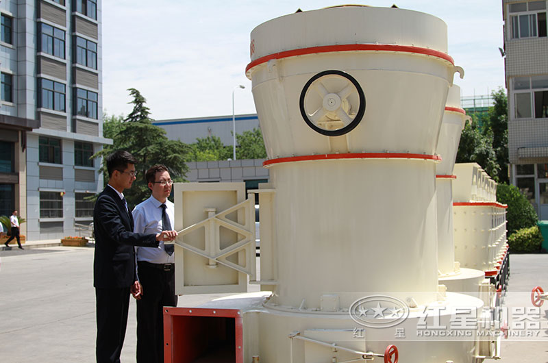 客戶(hù)來(lái)廠(chǎng)考察HGM超細(xì)磨