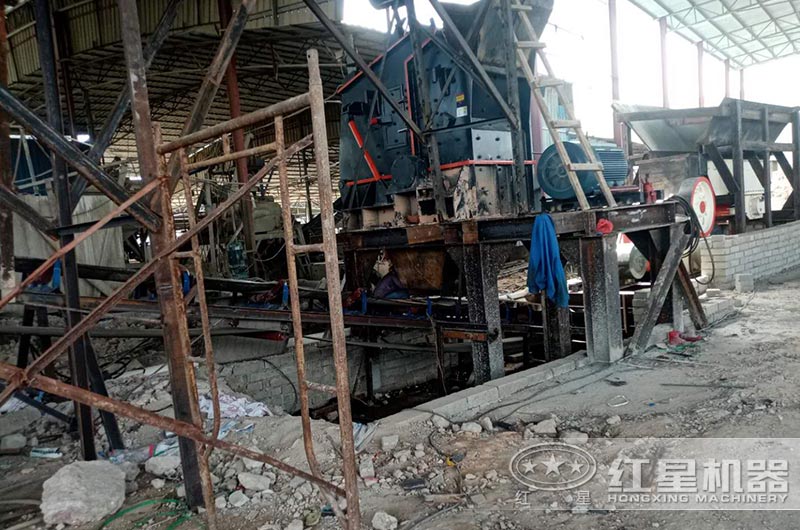 1315反擊破制砂機(jī)沒有篩底能不能出砂？板錘多久換一次？怎么安裝？