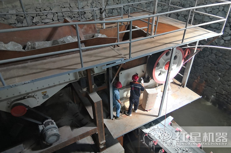 瀝青混凝土用輝綠巖還是玄武巖？鄂式破碎機碎輝綠巖怎樣？