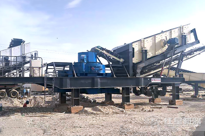 履帶式圓錐破移動(dòng)破碎站生產(chǎn)現(xiàn)場(chǎng)